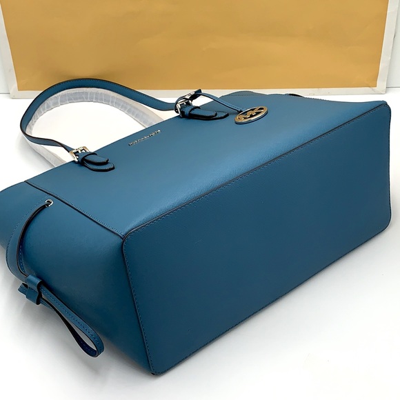 MICHAEL KORS
Gilly Large Saffiano Leather Tote Bag TEAL COLOR - Picture 15 of 15